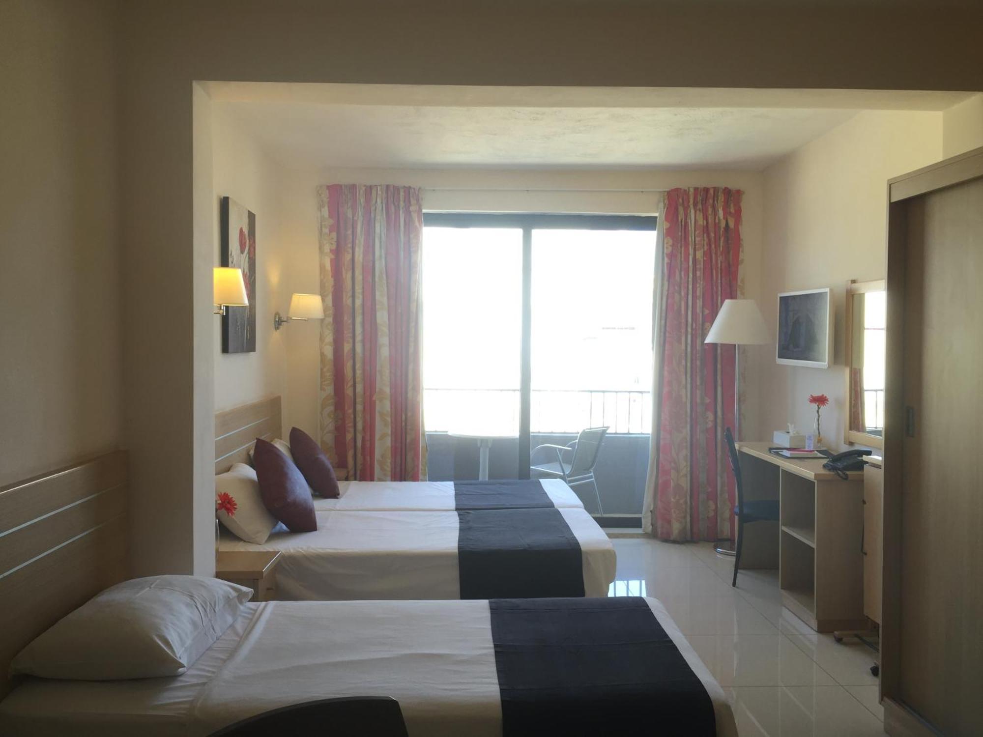 ดีน แฮมเล็ต โฮเทล Hotel Saint Julian's ภายนอก รูปภาพ